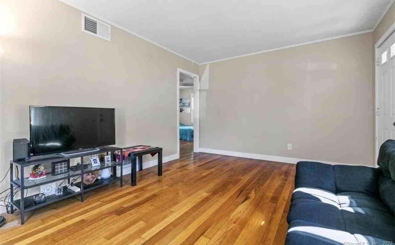 214 Rosewood Ave #NA - Photo 3 of 6