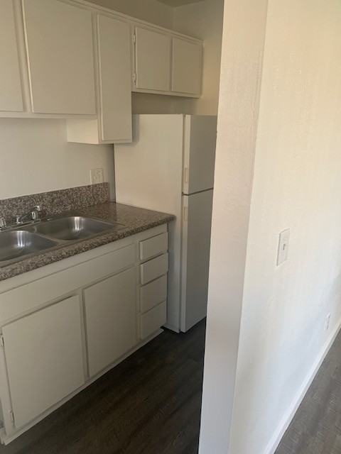 5301 Lennox Ave - Photo 3 of 7