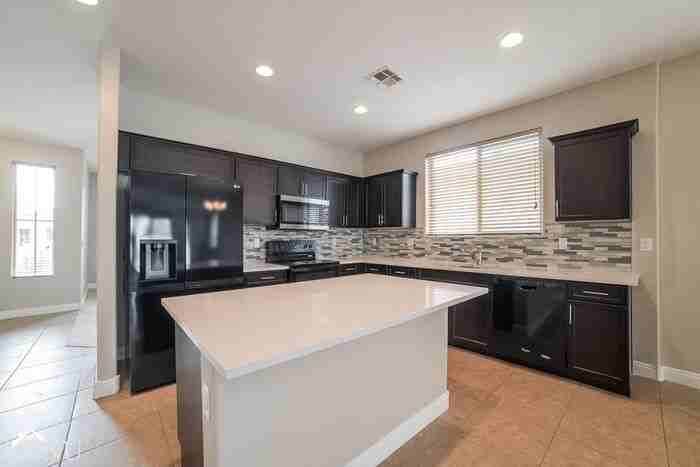 38074 W Isabella Ln - Photo 2 of 18