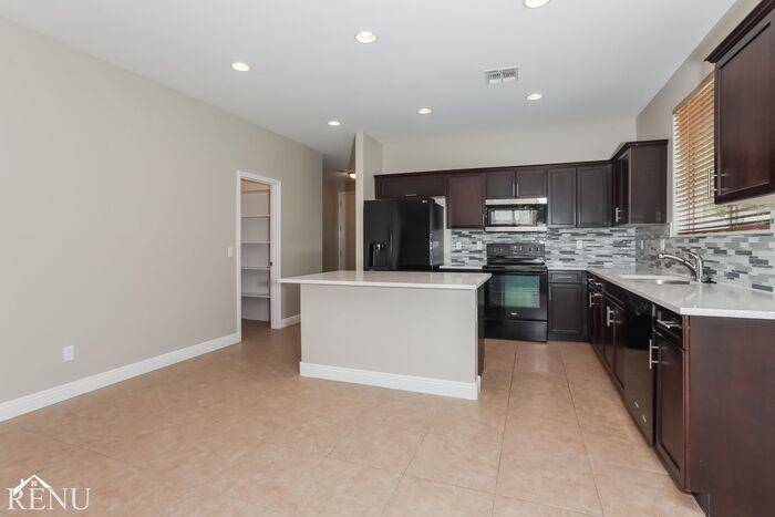 38074 W Isabella Ln - Photo 3 of 18