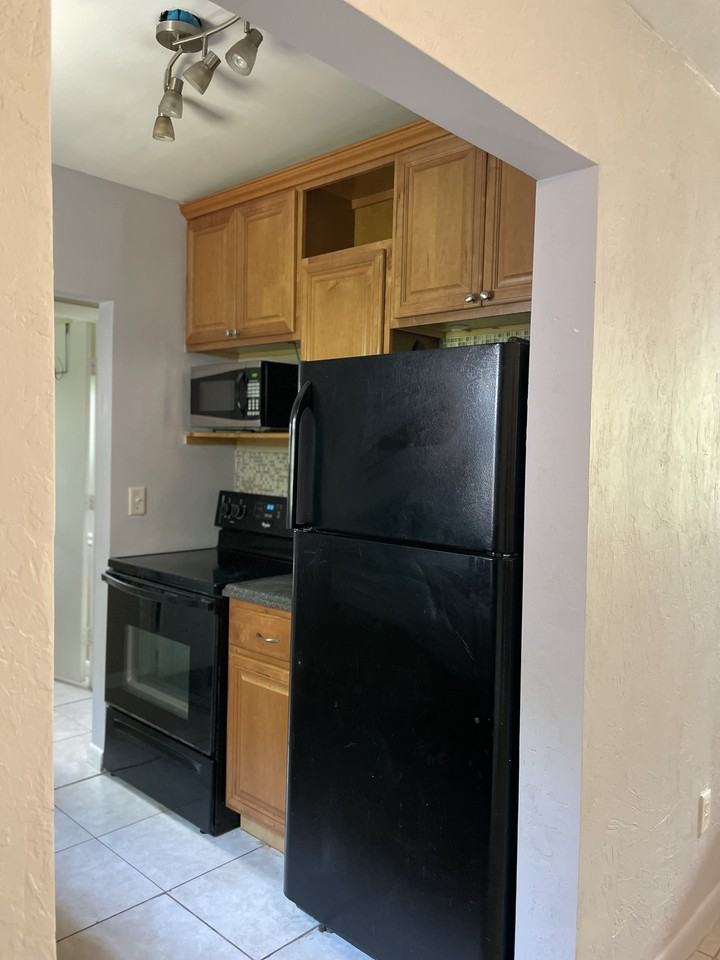 221 Sw 2nd Ave #NA - Photo 3 of 25