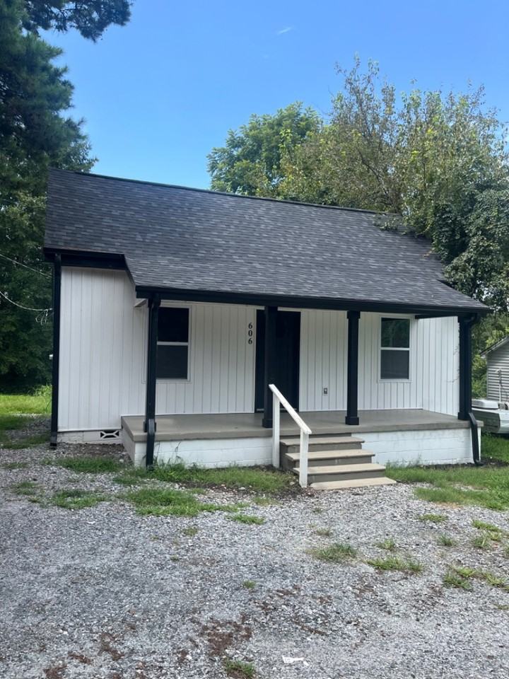 606 Red Line Avenue - Photo 2 of 36