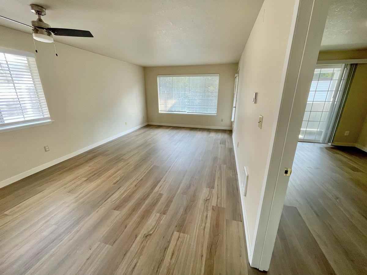 13739 Linden Avenue North - Photo 2 of 7