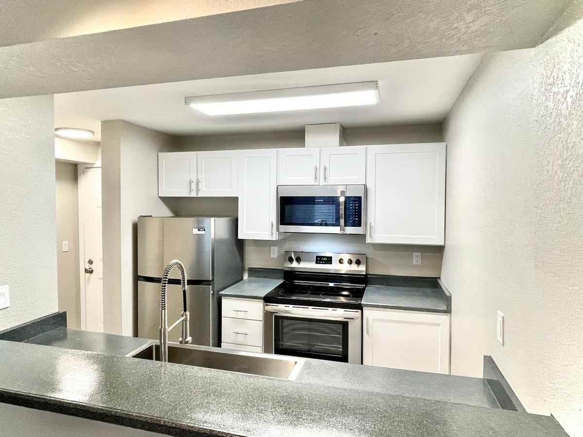 13739 Linden Avenue North - Photo 3 of 7