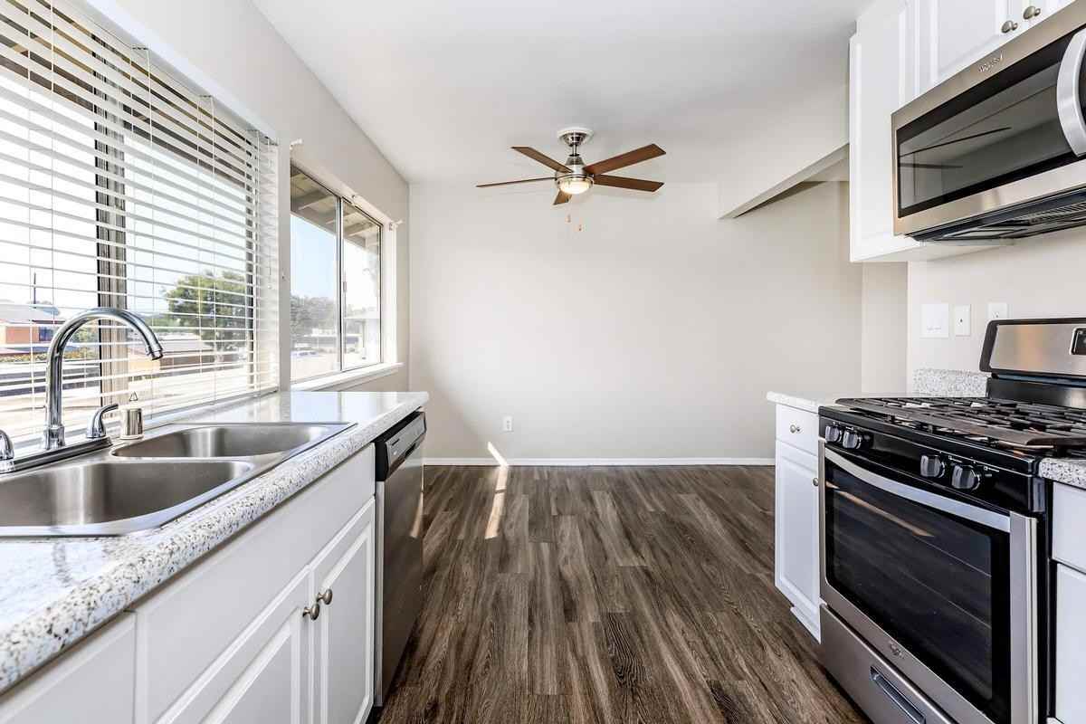 11250 Dale St - Photo 7 of 32