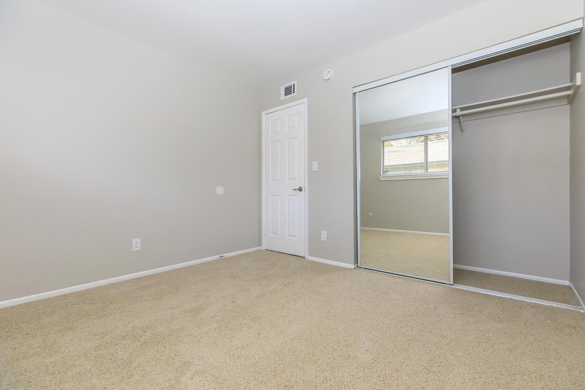 11250 Dale St - Photo 7 of 32