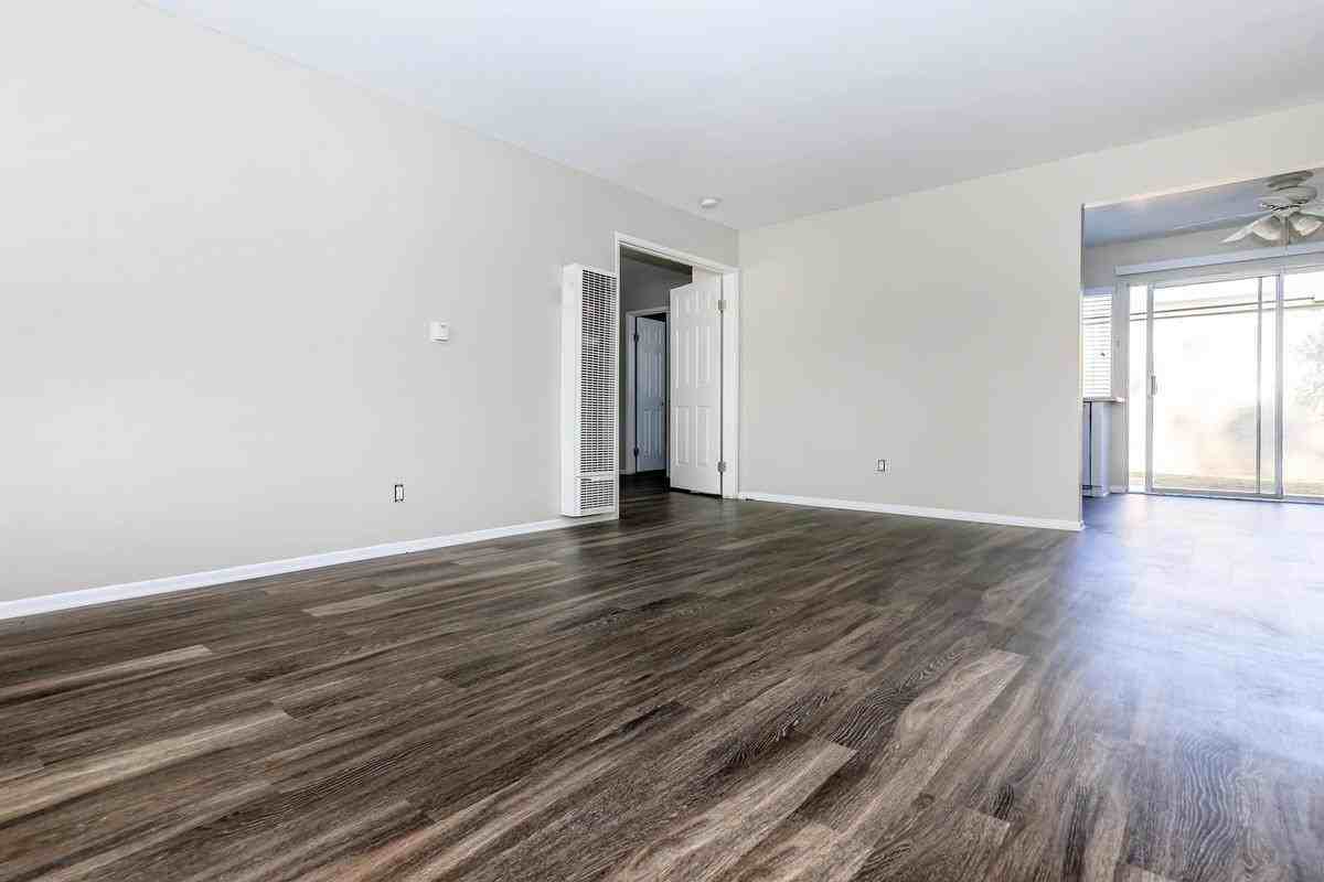 11250 Dale St - Photo 4 of 32