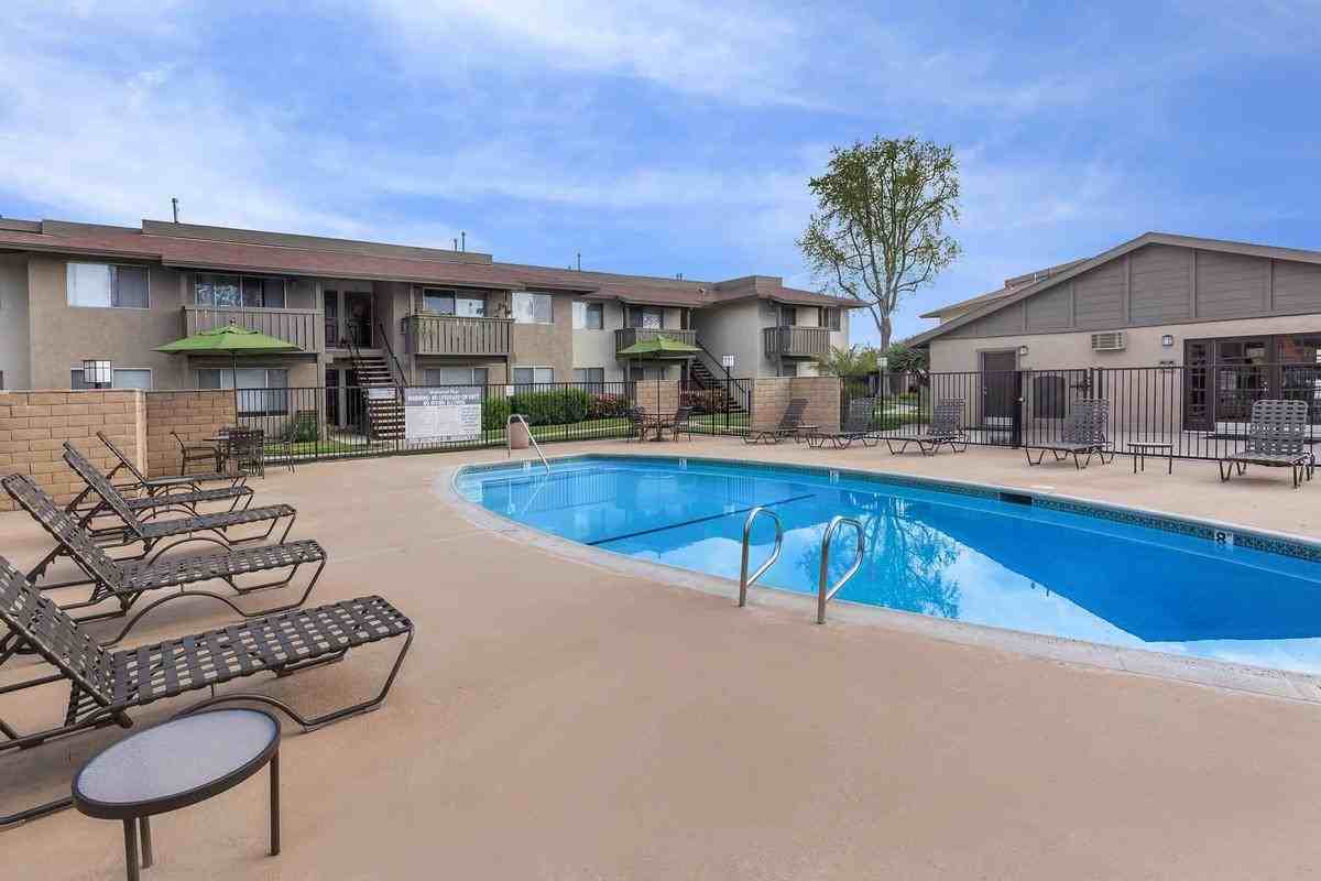 11250 Dale St - Photo 6 of 32