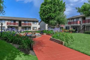 featured image of 909 S Knott Ave