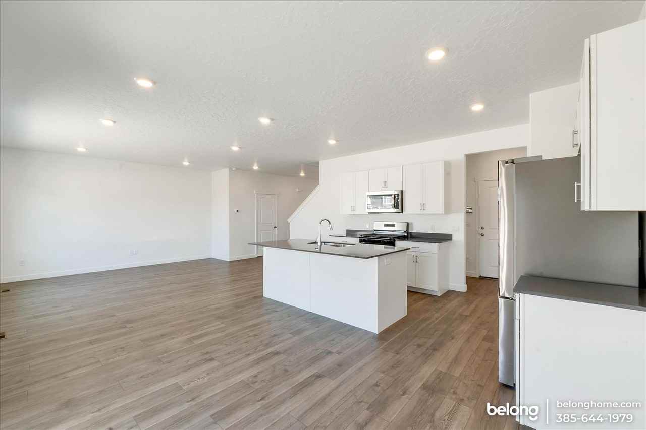 3639 E 1270 S - Photo 2 of 25