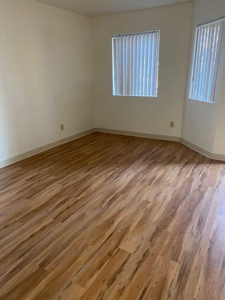 Oakwood Village Apartments - Photo 3 of 27