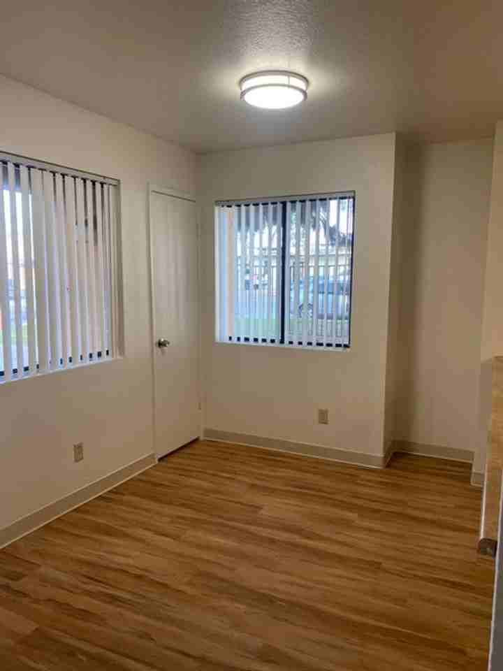 Oakwood Village Apartments - Photo 4 of 27