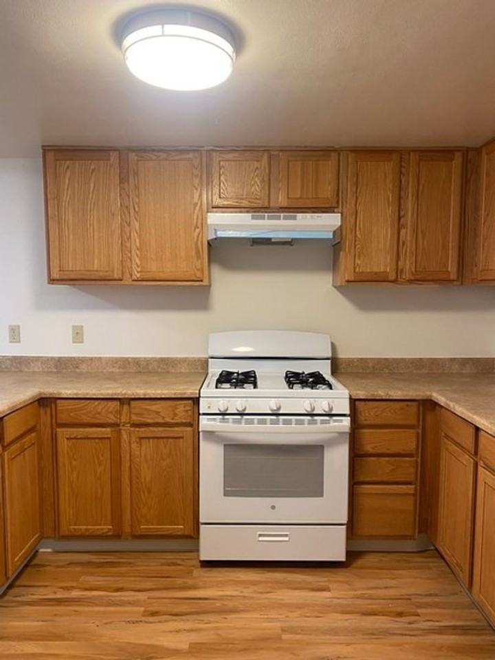 Oakwood Village Apartments - Photo 6 of 27