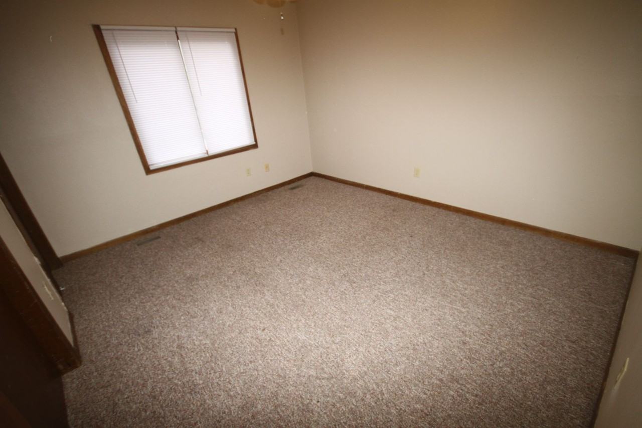 3433 SE 20th St - Photo 3 of 17