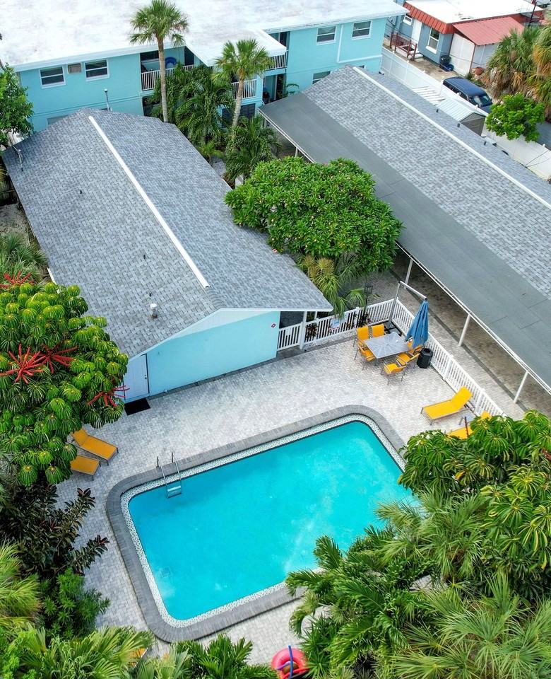 Welcome to Park Shore Boutique Apartments - Photo 6 of 7