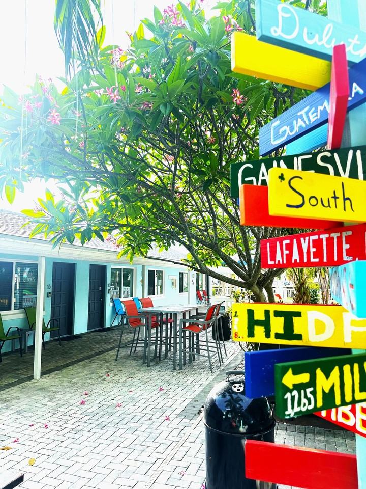 Welcome to Park Shore Boutique Apartments - Photo 4 of 7