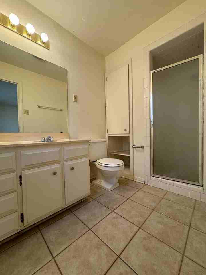 2900 Austin Ave - Photo 5 of 10