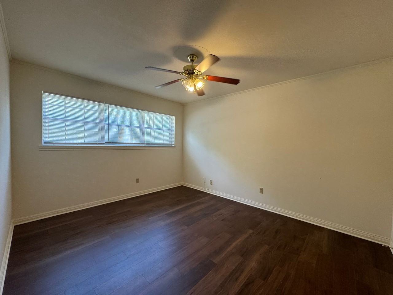 2900 Austin Ave - Photo 6 of 10