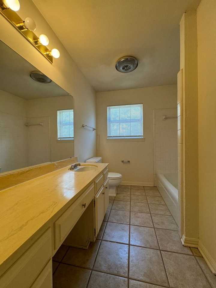 2900 Austin Ave - Photo 7 of 10
