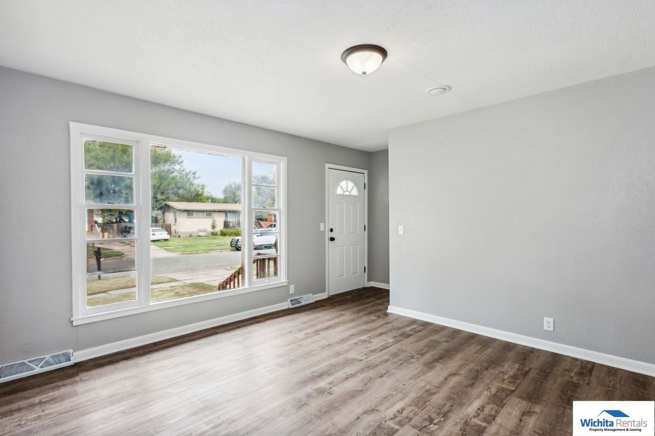 2214 S Glenn St - Photo 5 of 16