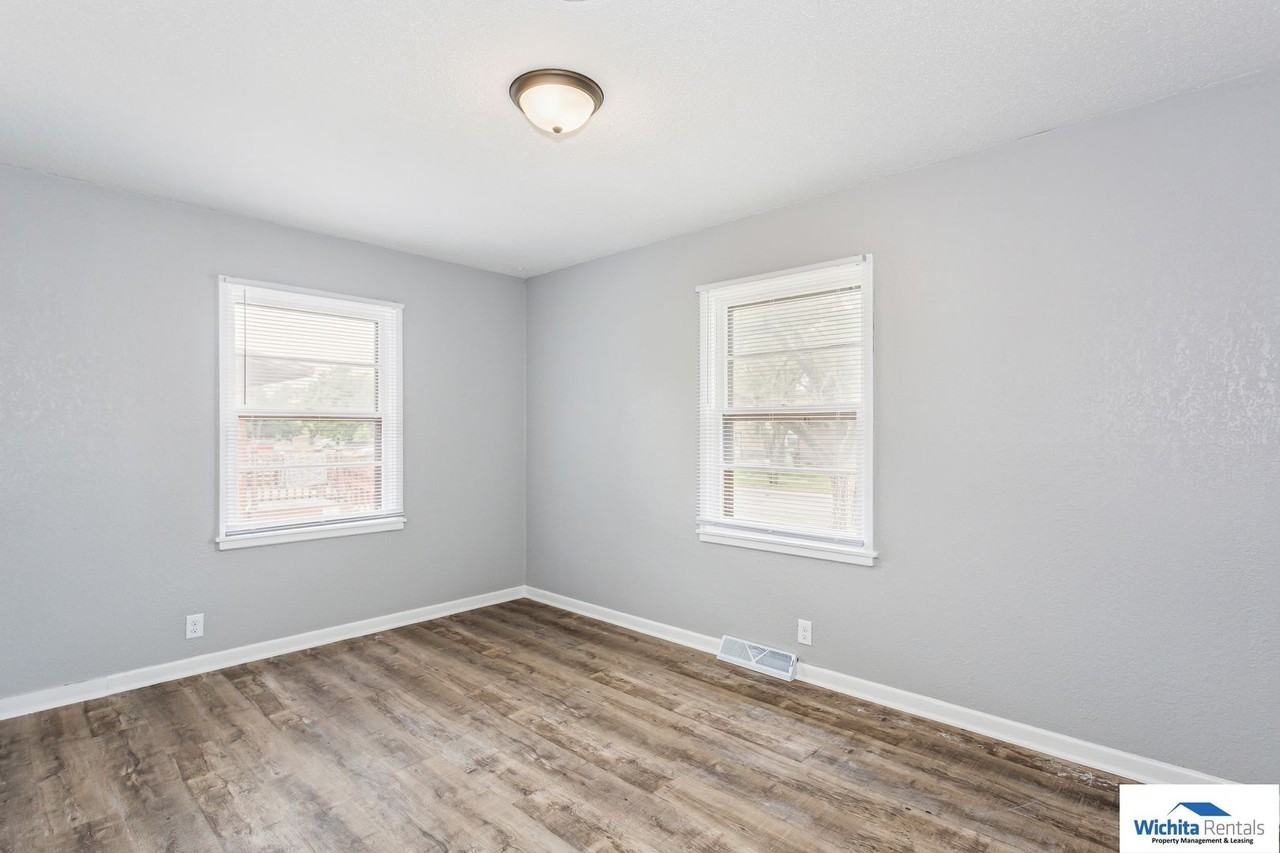 2214 S Glenn St - Photo 7 of 16