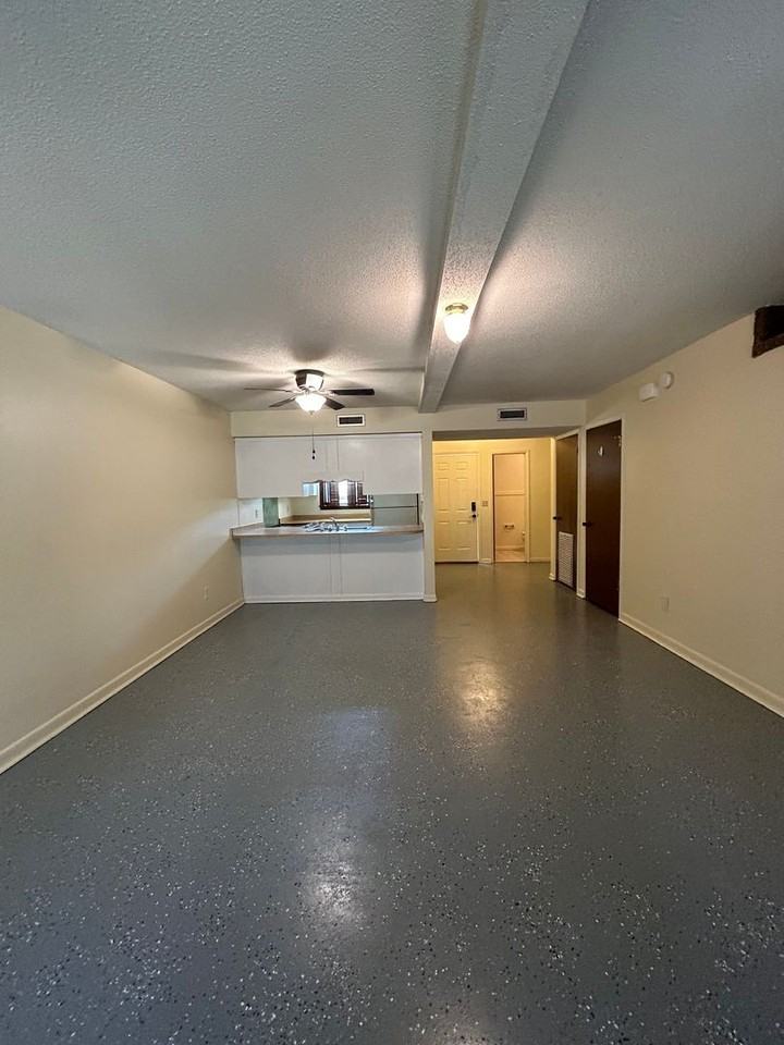 8 Anthony Cir - Photo 3 of 12