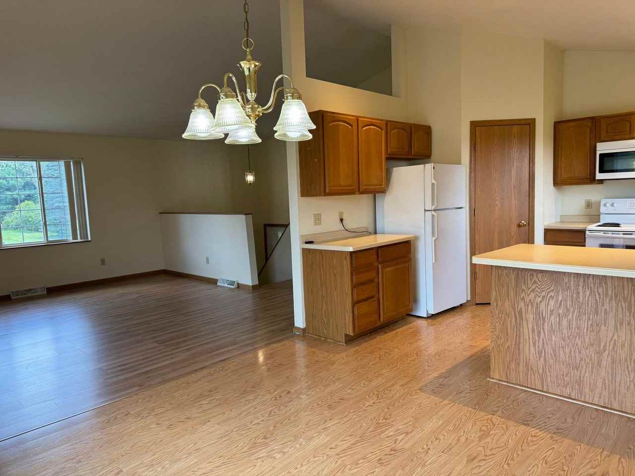 5102-4 Chadwick - Photo 3 of 37