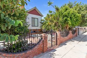 featured image of 331 W 13th St