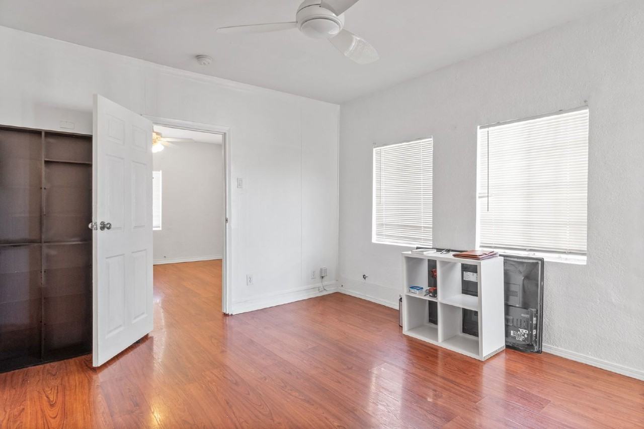 331 W 13th St - Photo 3 of 15