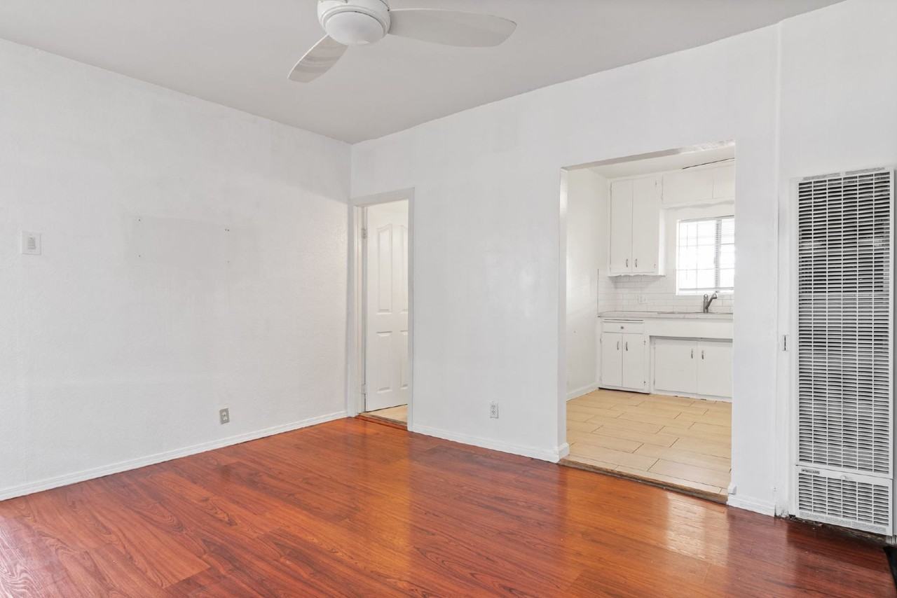 331 W 13th St - Photo 4 of 15