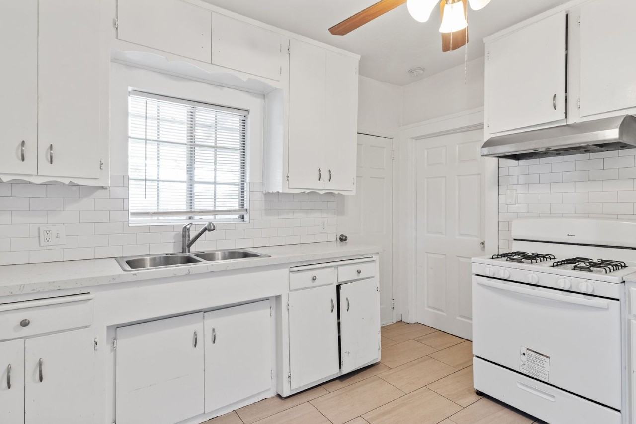 331 W 13th St - Photo 7 of 15