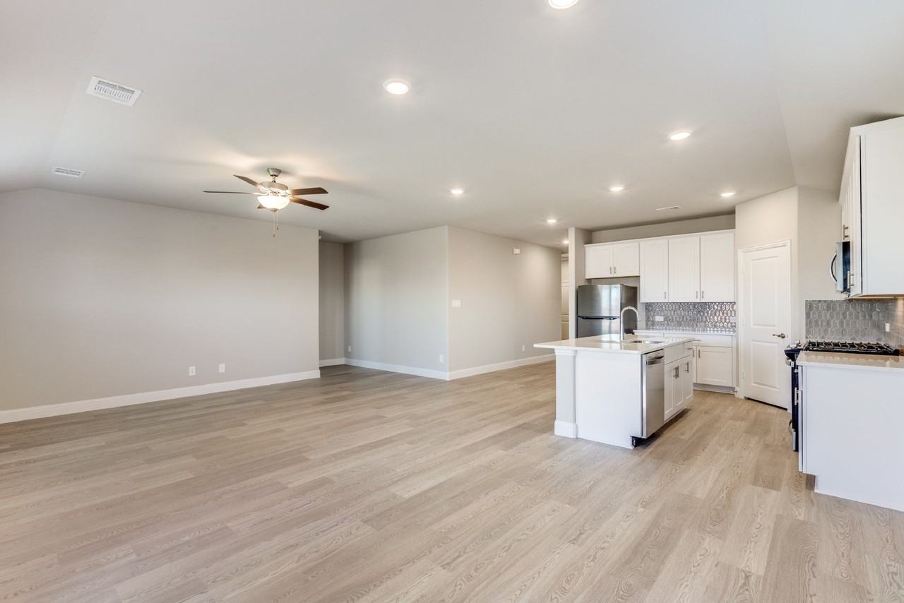 702 Williams Way - Photo 4 of 12