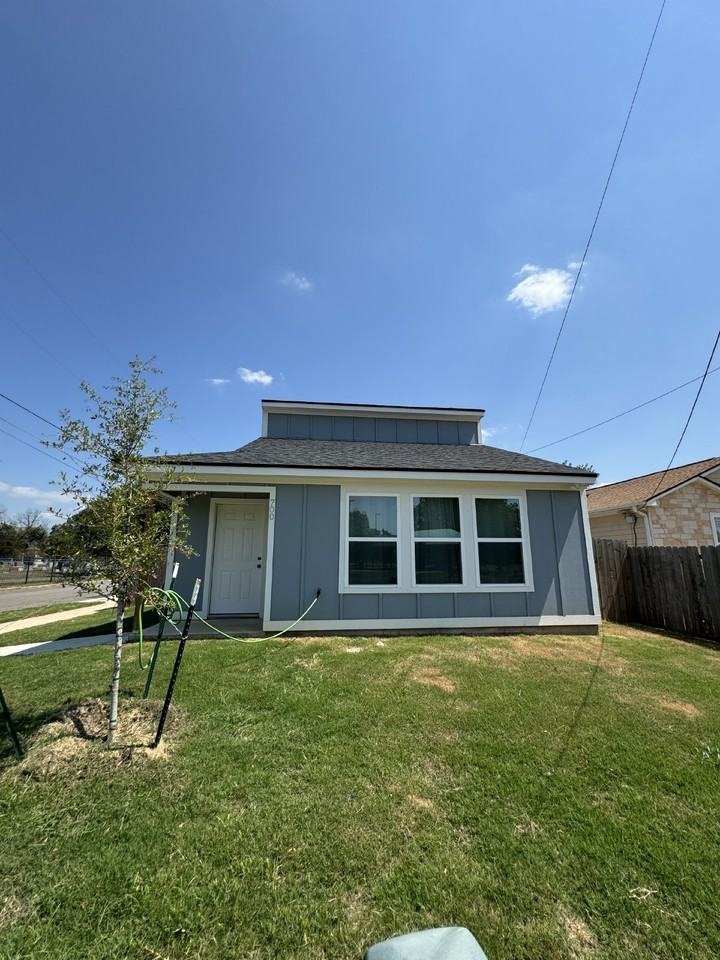 700 Hines Ave - Photo 2 of 22