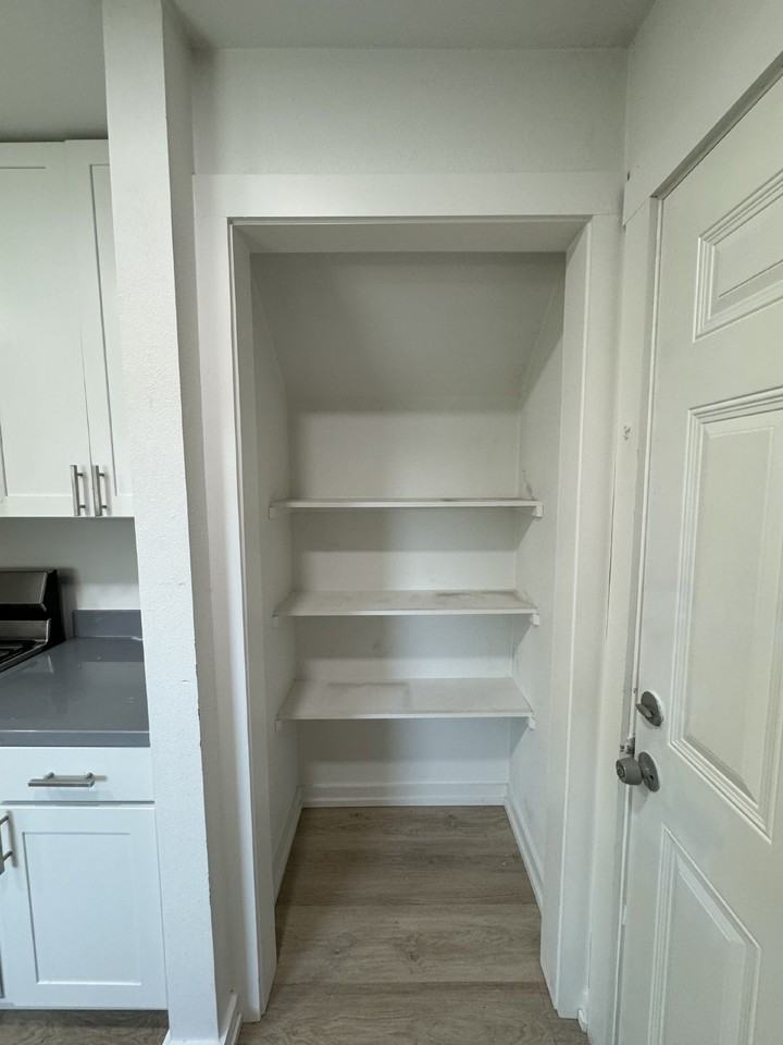 700 Hines Ave - Photo 5 of 22