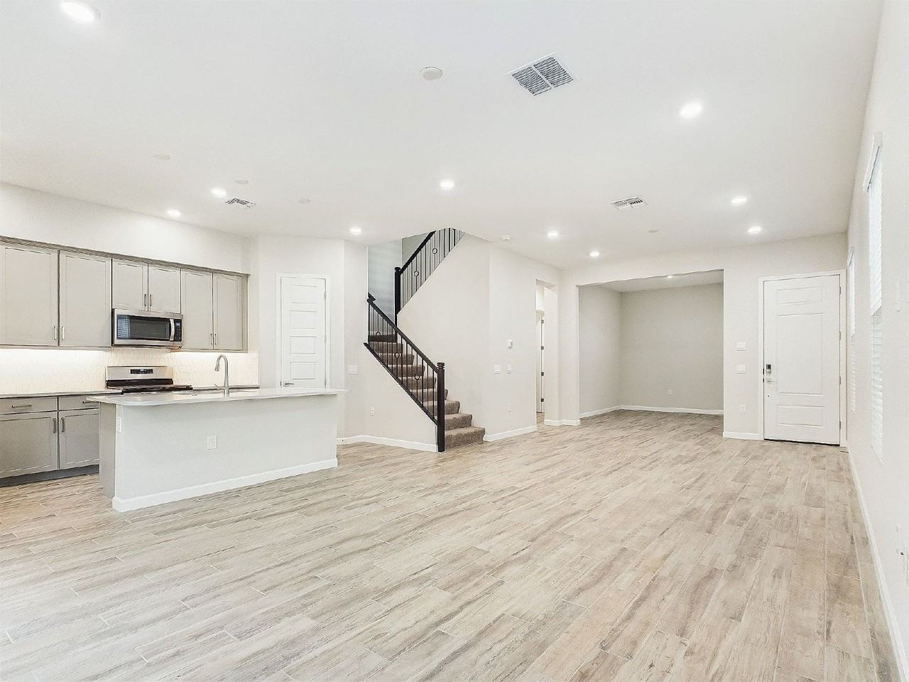 5023 E Gallop Way - Photo 3 of 33