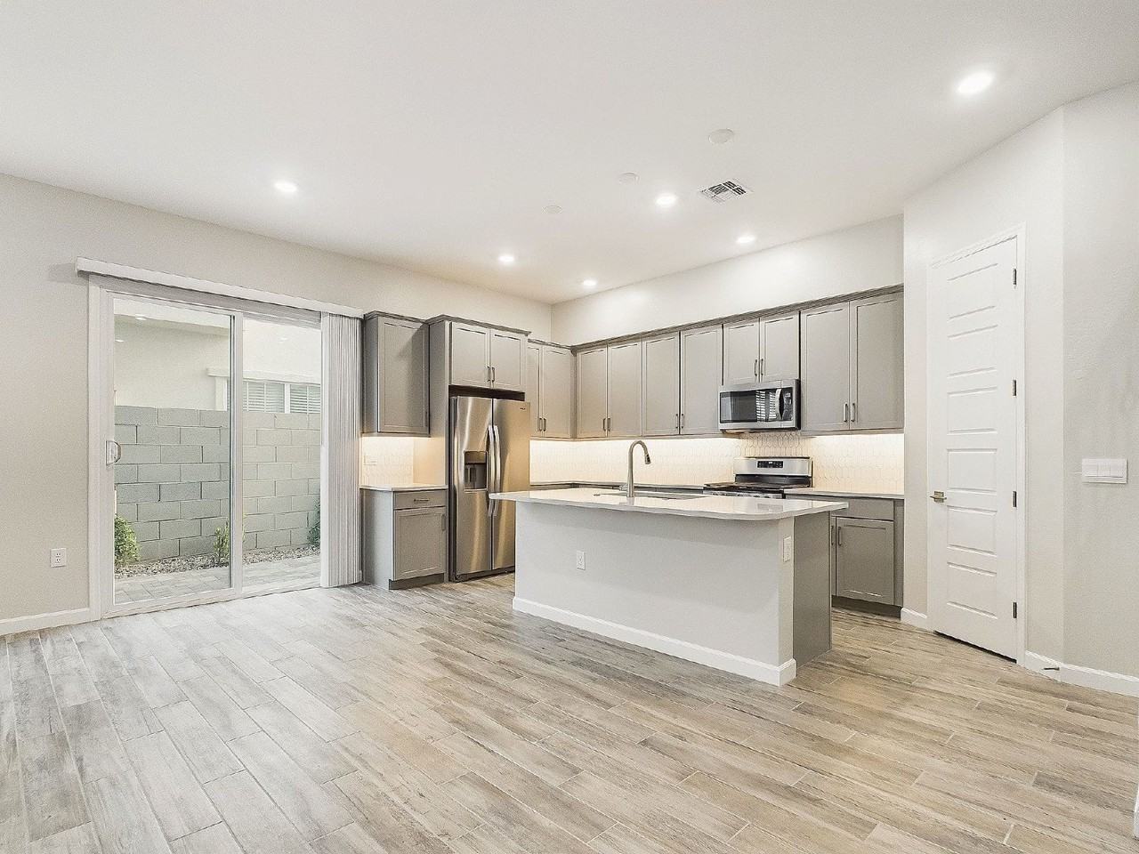 5023 E Gallop Way - Photo 4 of 33