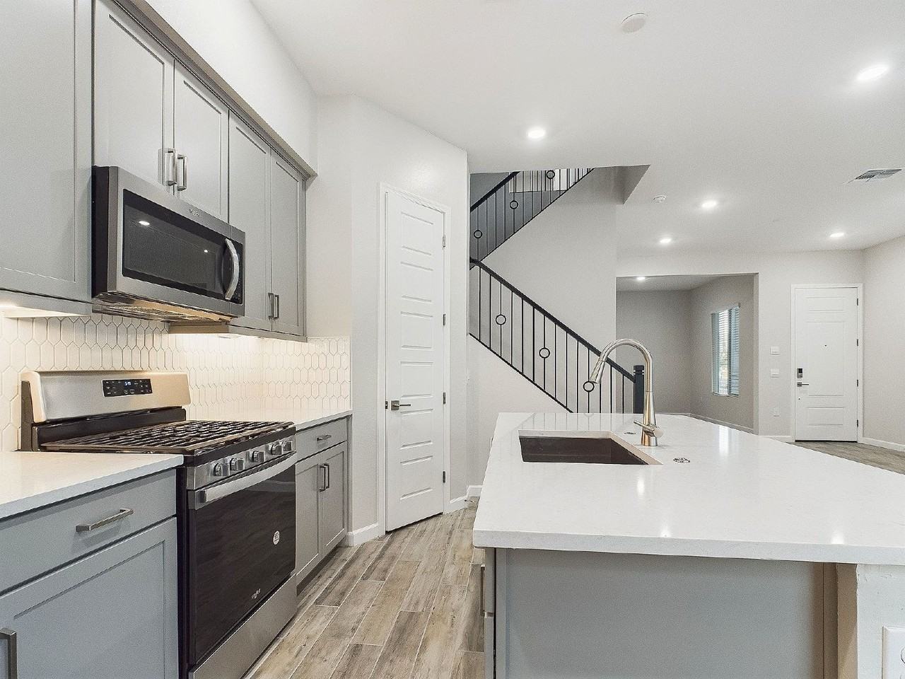5023 E Gallop Way - Photo 6 of 33