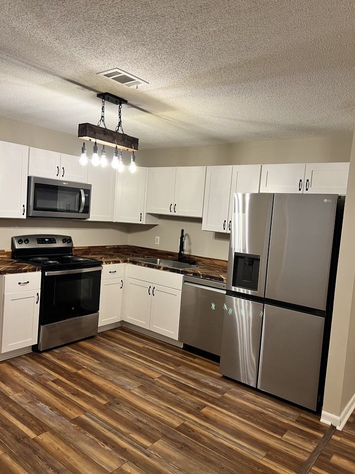 706 Shady Lane Dr #B - Photo 3 of 11