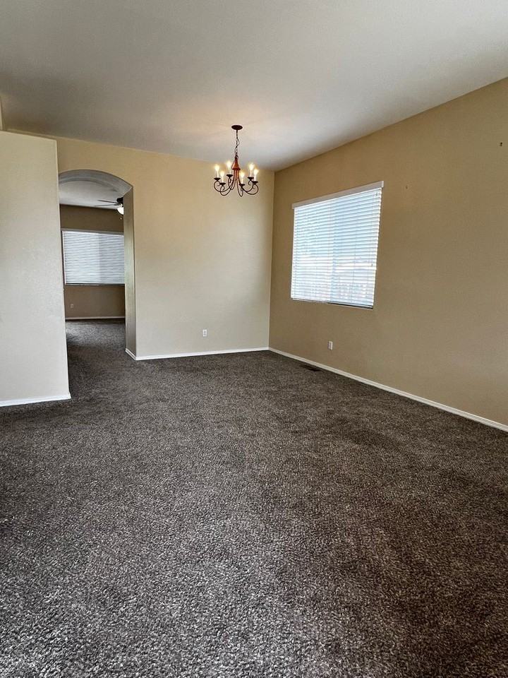 1675 Brentford Way - Photo 2 of 14