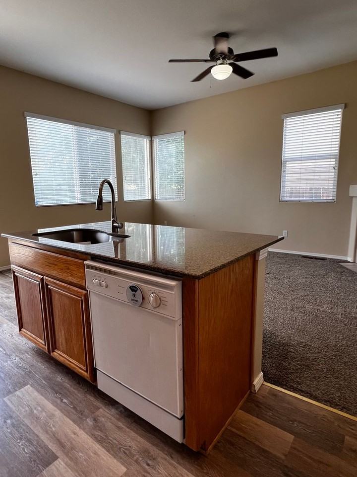 1675 Brentford Way - Photo 5 of 14