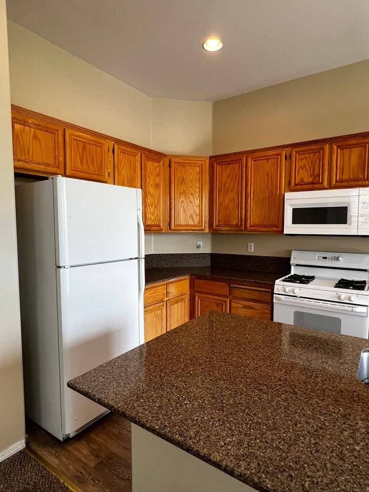 1675 Brentford Way - Photo 7 of 14