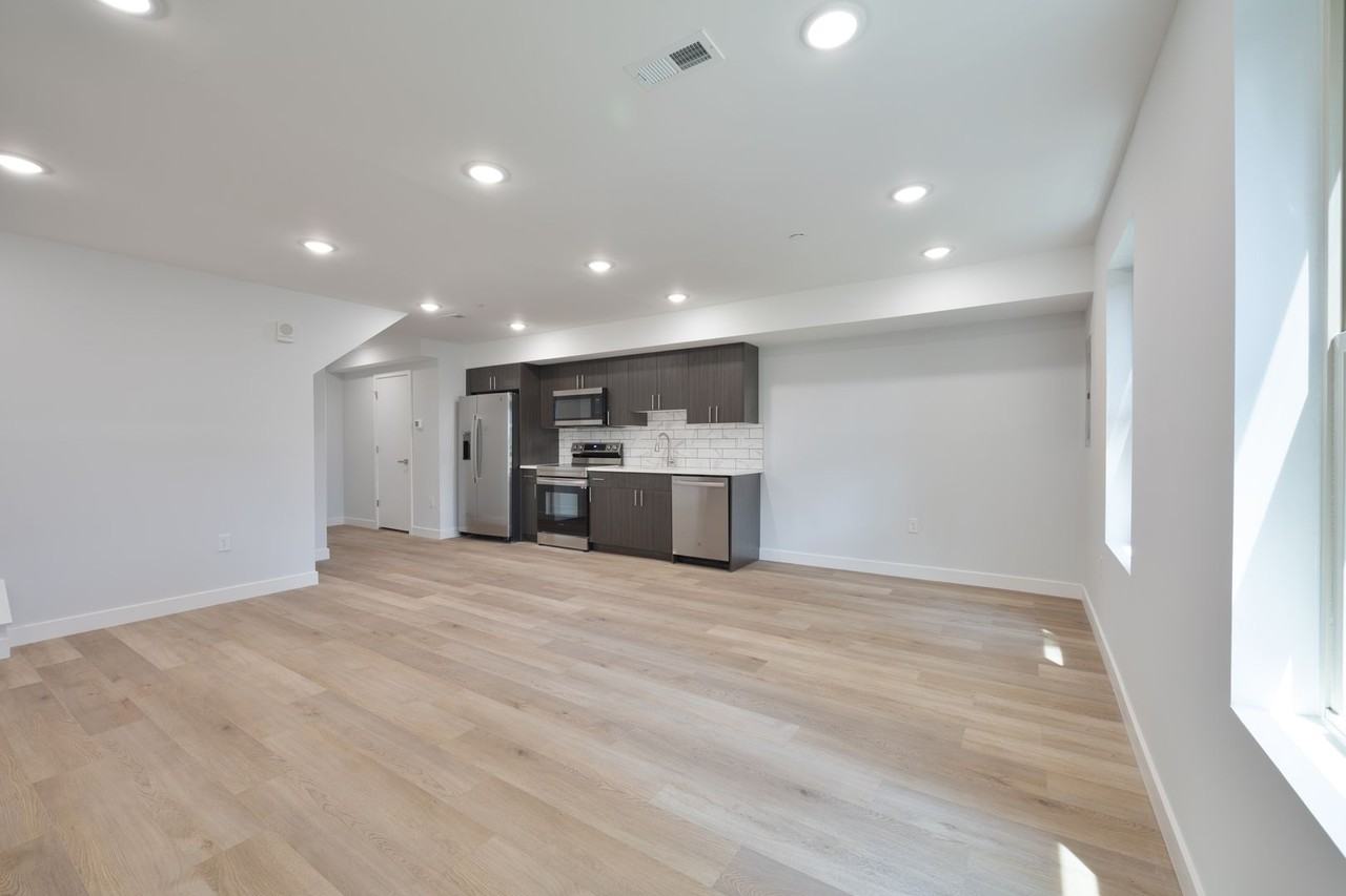 645 Brooklyn - Photo 2 of 23