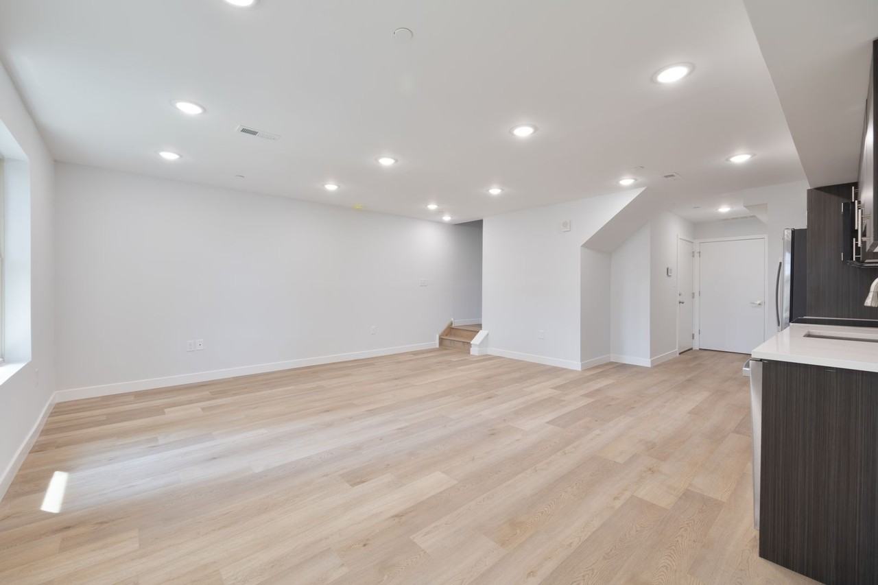 645 Brooklyn St - Photo 5 of 23