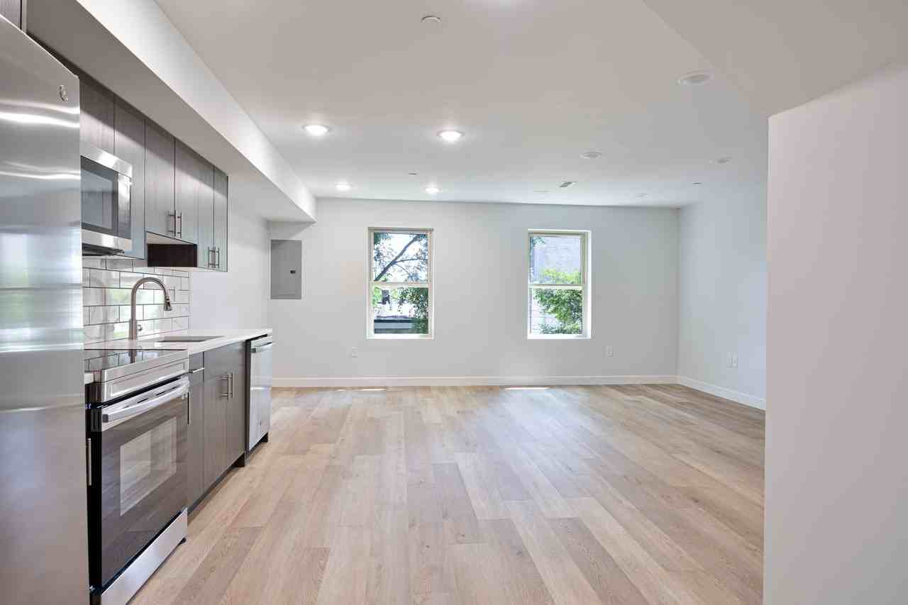 645 Brooklyn St - Photo 6 of 23