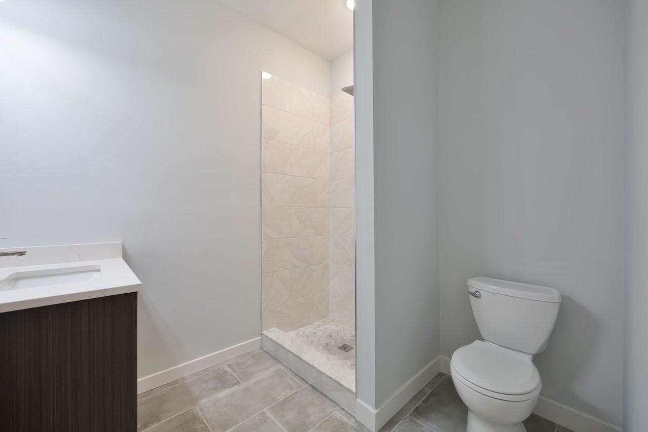 645 Brooklyn St - Photo 7 of 23
