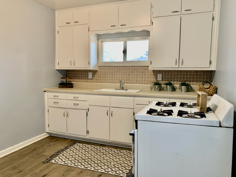 672 Strong Ave - Photo 2 of 5