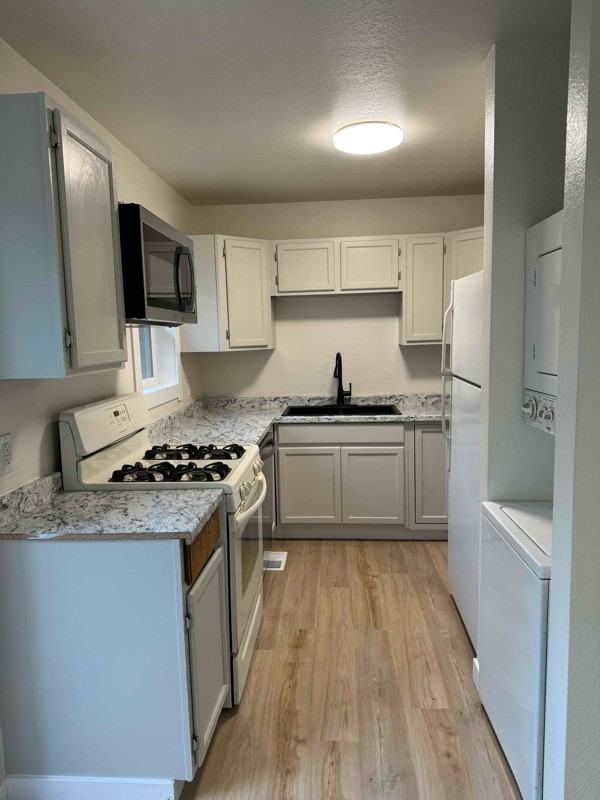 131 Sprucewood Dr #2 - Photo 3 of 11