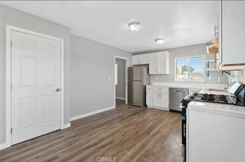 211 W Buena Vista St - Photo 4 of 13