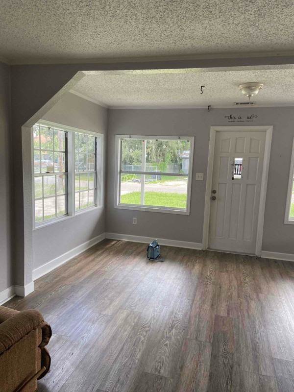 2447 Burns St - Photo 2 of 10