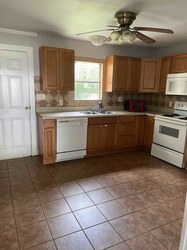 2447 Burns St - Photo 4 of 10